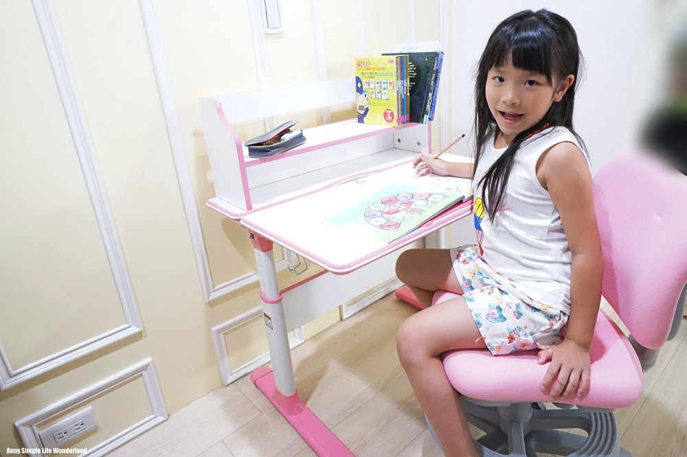 【育兒好物】kikimmy新升級可升降成長型兒童書桌(桌+書架) ♥ 為小學做準備