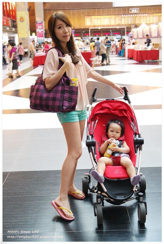 [育兒好物] 輕巧有型 當媽媽也可以很時尚 ♥ Epachi 經典格紋紫 媽媽包/空氣包